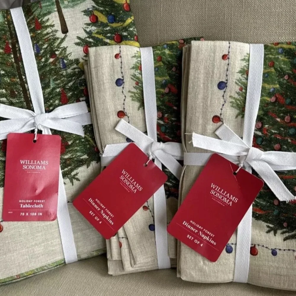 Williams-Sonoma Holiday Forest Tablecloth 70”x108” and 8 Matching Napkins 20”sq.